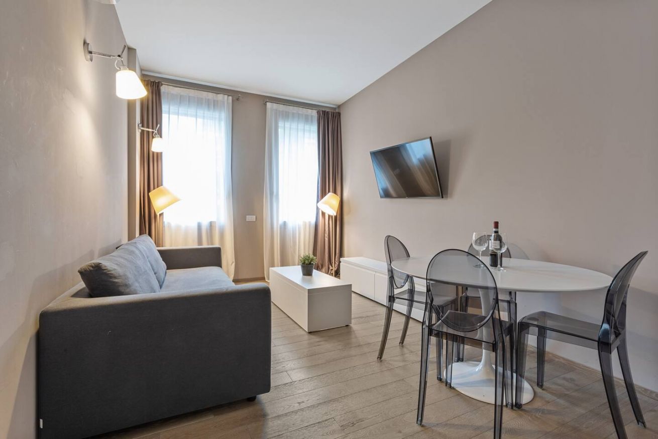 Bright suite with modern kitchen, dining area, and a cozy living space.