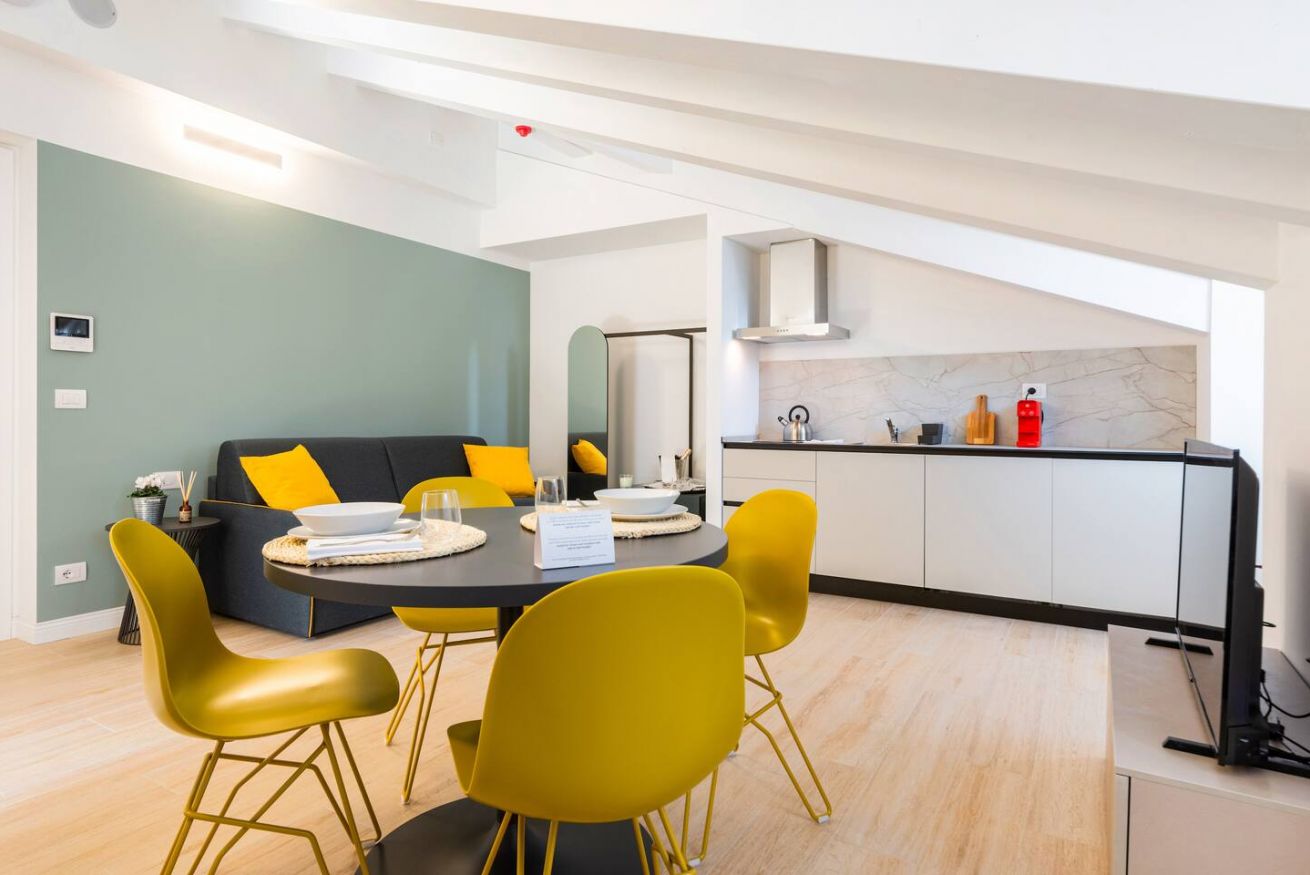 Standard one-bedroom apartment Trieste - living room with kitchenette