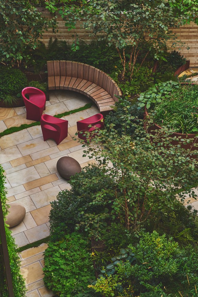 Prime Westminster location showcasing proximity to iconic London landmarks with elegant architecture and vibrant urban atmosphere in heart of capital city